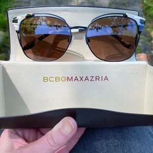 NWOT BCBG Racy black sunglasses
